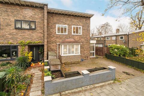 3 bedroom end of terrace house for sale, Clarence Crescent, London SW4