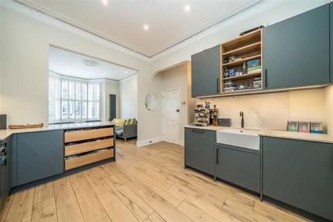 2 bedroom flat for sale, Abbeville Road, London SW4