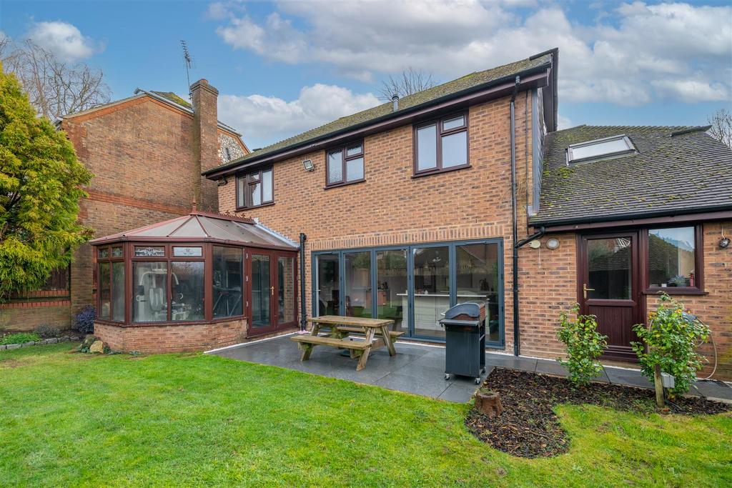 3 Weller Close garden-10 sky.jpg