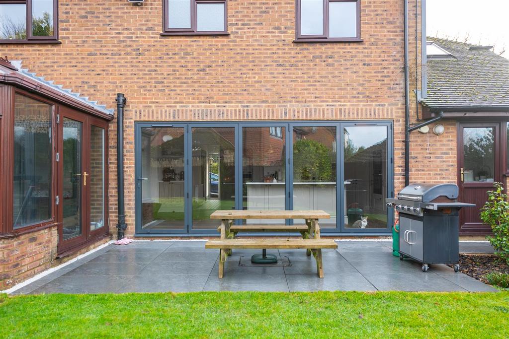 3 Weller Close garden-12.jpg