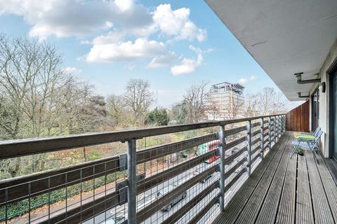 1 bedroom apartment for sale, Denmark Hill, London, SE5