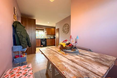 3 bedroom end of terrace house for sale, Cranmer Road, Newark NG24