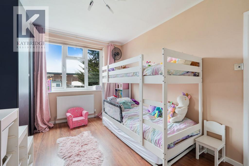 College Gardens, New Malden - KT3 6 NT