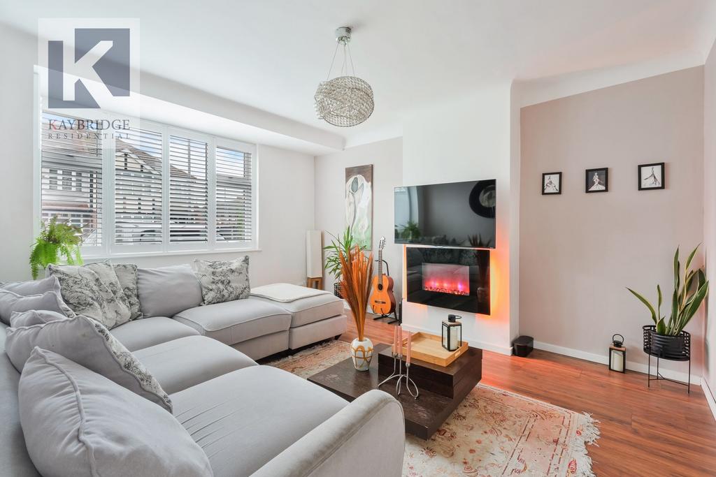 College Gardens, New Malden - KT3 6 NT