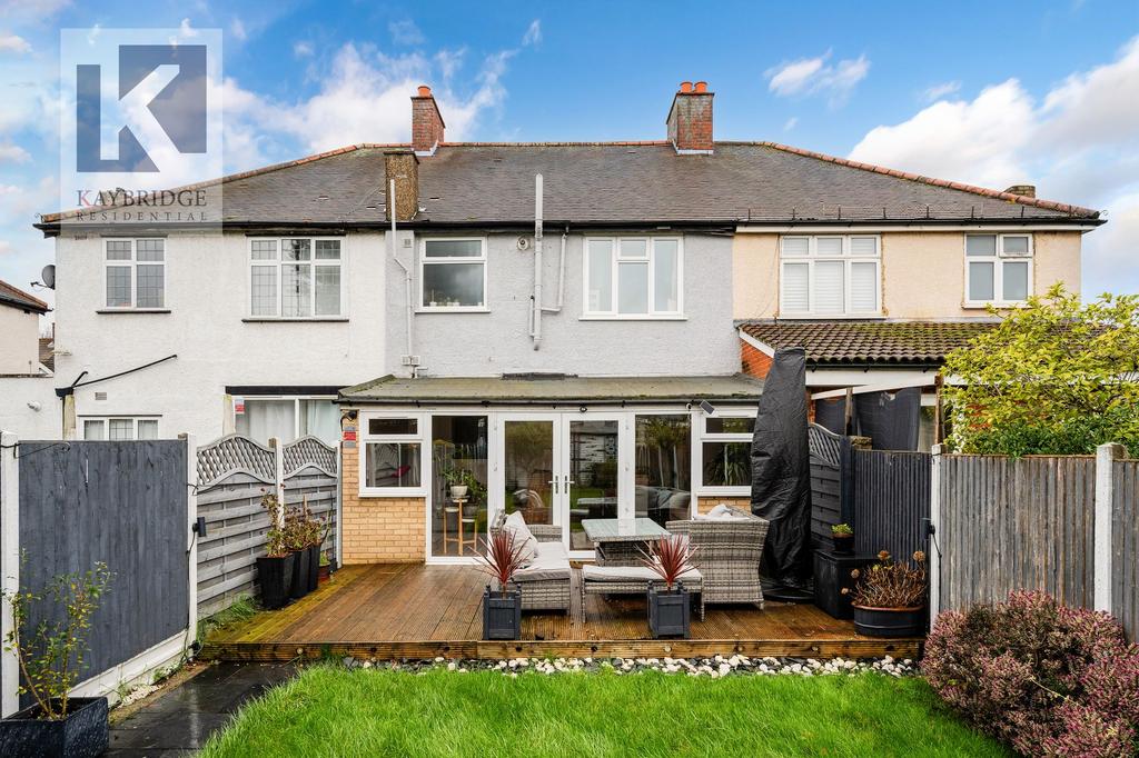 College Gardens, New Malden - KT3 6 NT