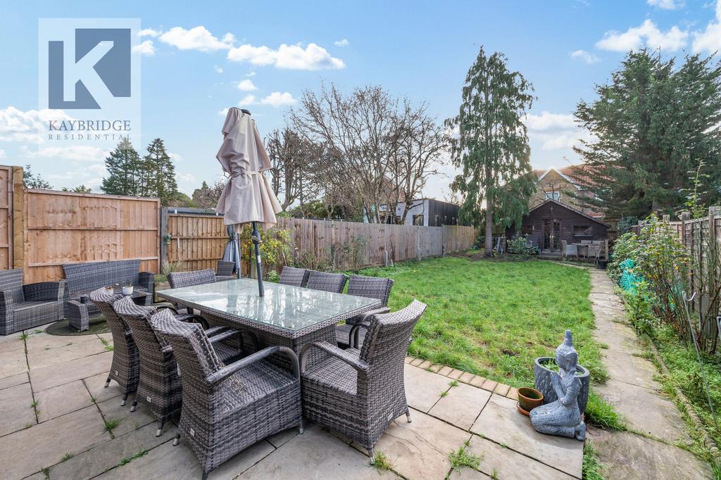 Stoneleigh Park Road, Epsom - KT19 0 QT