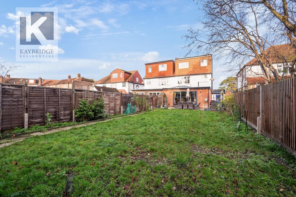 Stoneleigh Park Road, Epsom - KT19 0 QT