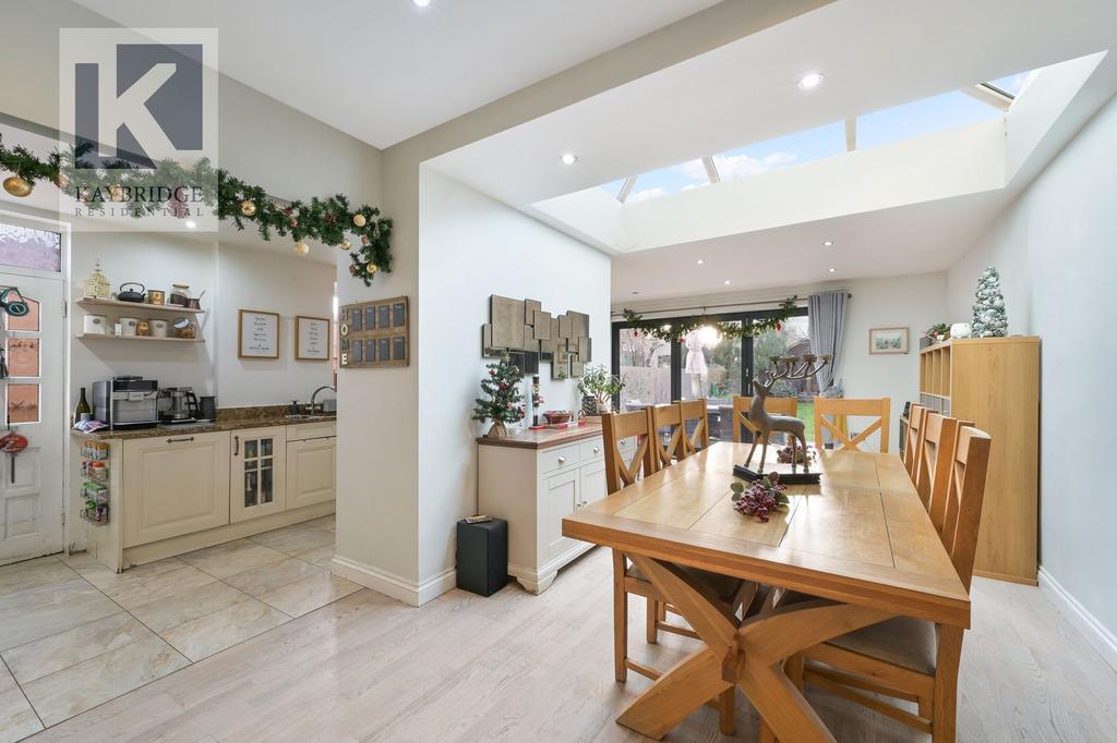 Stoneleigh Park Road, Epsom - KT19 0 QT