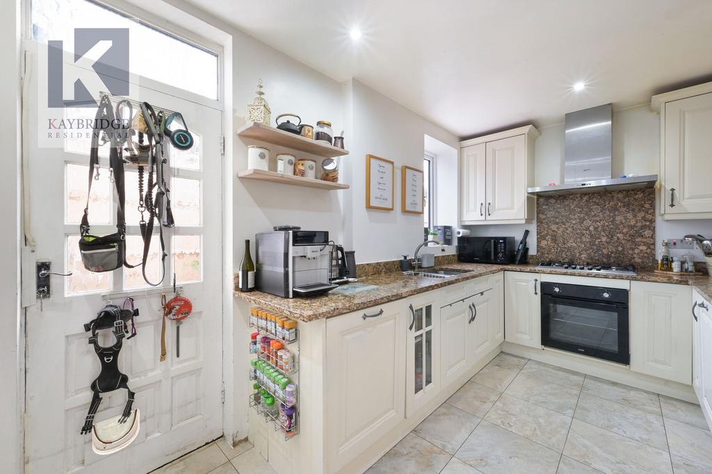 Stoneleigh Park Road, Epsom - KT19 0 QT