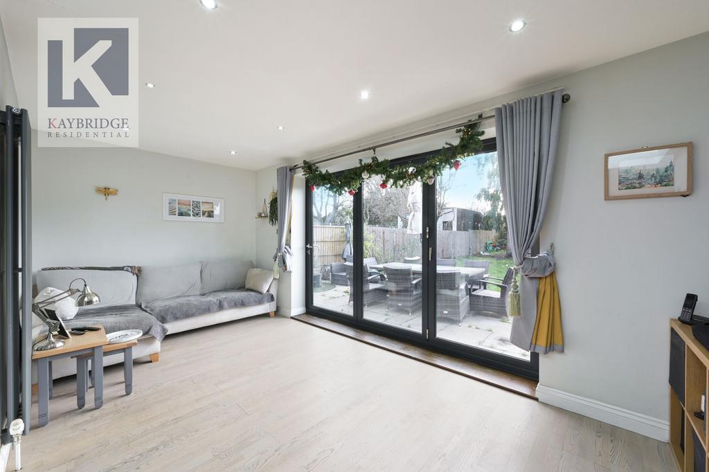 Stoneleigh Park Road, Epsom - KT19 0 QT