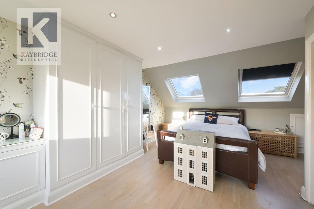 Stoneleigh Park Road, Epsom - KT19 0 QT