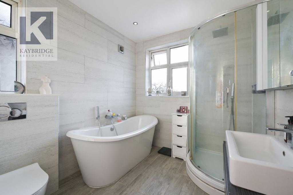 Stoneleigh Park Road, Epsom - KT19 0 QT
