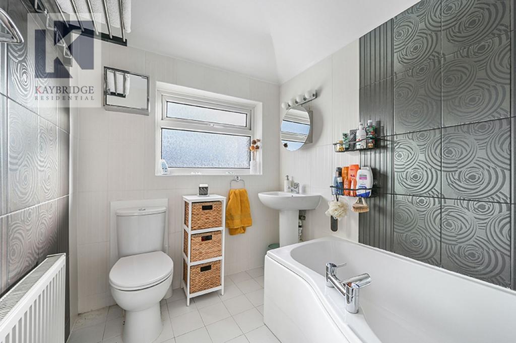 Ruxley Lane, Epsom - KT19 9 EX
