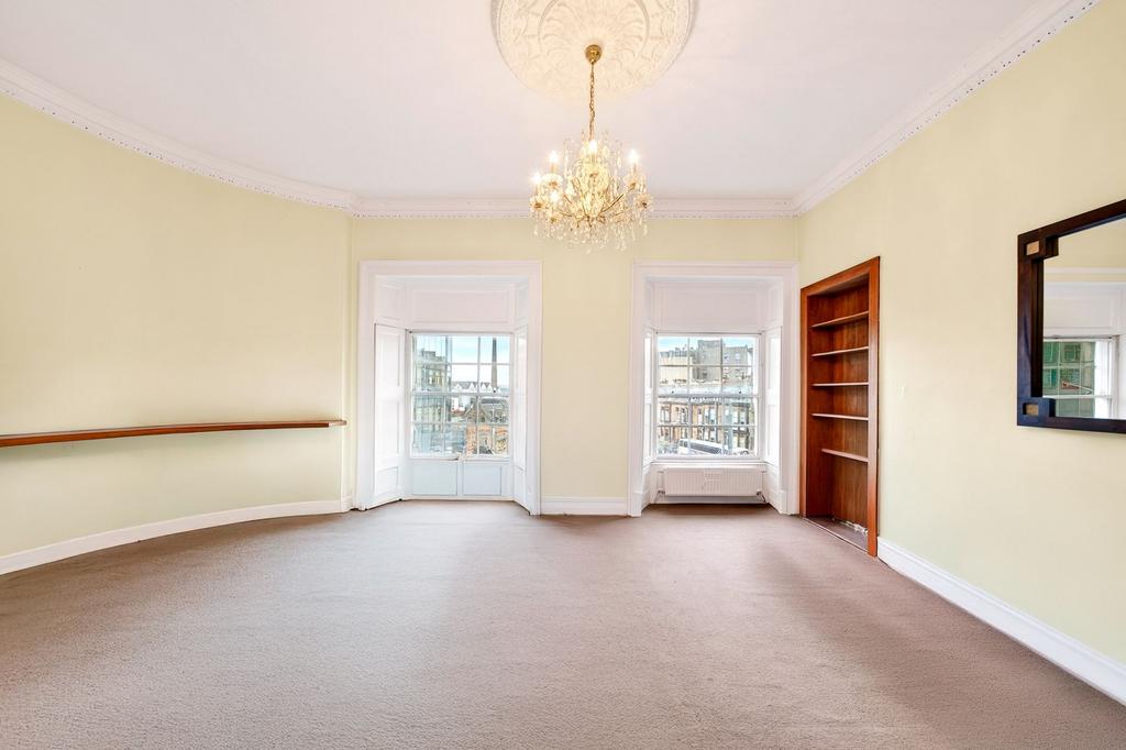 Lounge Empty Look