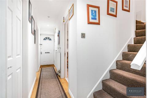 4 bedroom end of terrace house for sale, Danesfield Close, Walton-on-Thames, Surrey, KT12