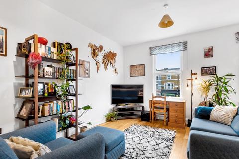 2 bedroom flat for sale, Stoke Newington Common, London, N16