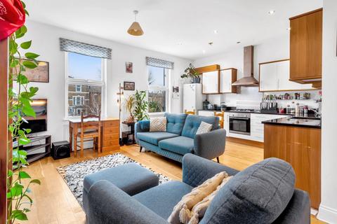 2 bedroom flat for sale, Stoke Newington Common, London, N16