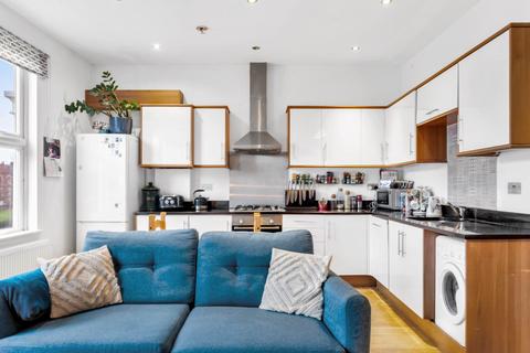 2 bedroom flat for sale, Stoke Newington Common, London, N16