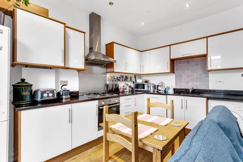 2 bedroom flat for sale, Stoke Newington Common, London, N16