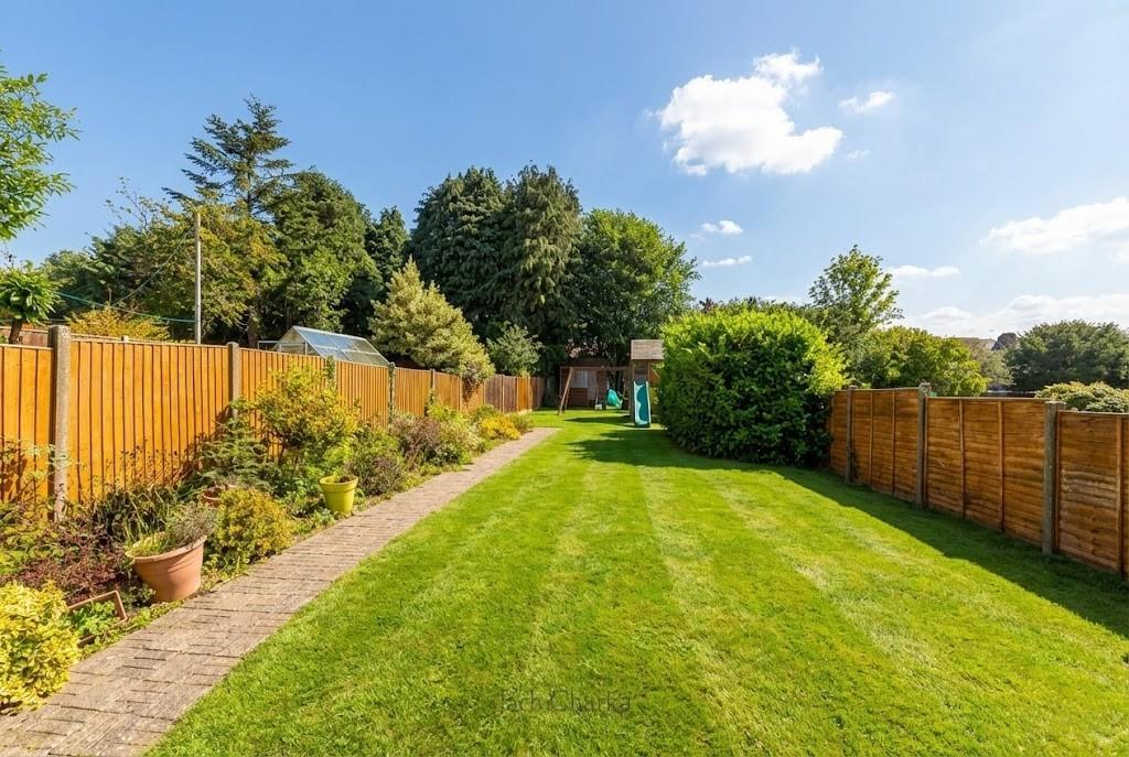 Garden Hillingdon Avenue.jpg