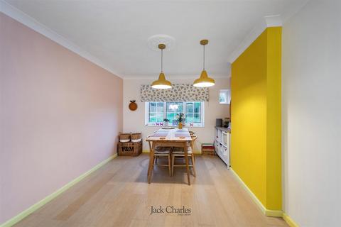 4 bedroom semi-detached house for sale, Hillingdon Avenue, Sevenoaks