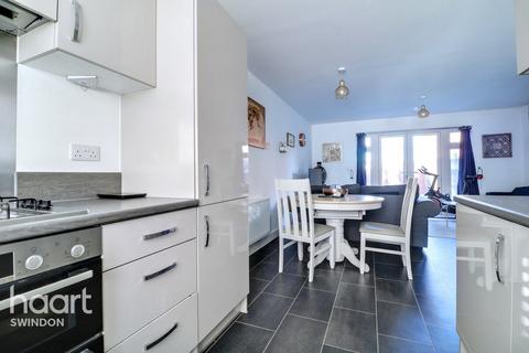 3 bedroom semi-detached house for sale, William Morris Way, Swindon