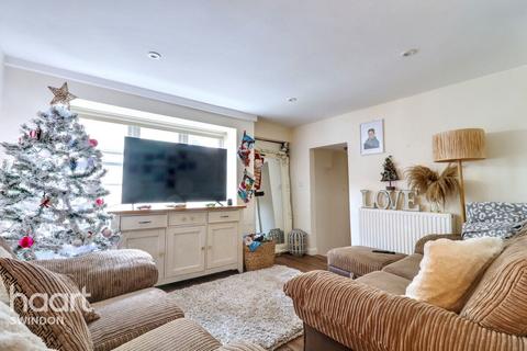 2 bedroom end of terrace house for sale, High Street, Swindon