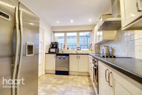 2 bedroom end of terrace house for sale, High Street, Swindon