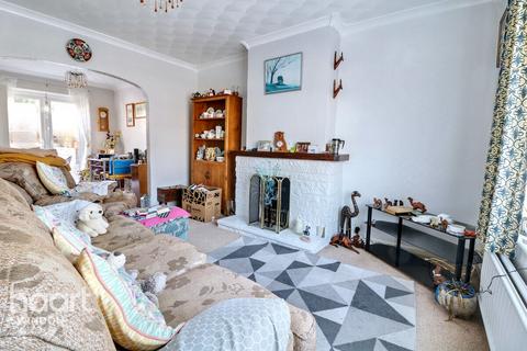 3 bedroom end of terrace house for sale, Manor Crescent, Swindon