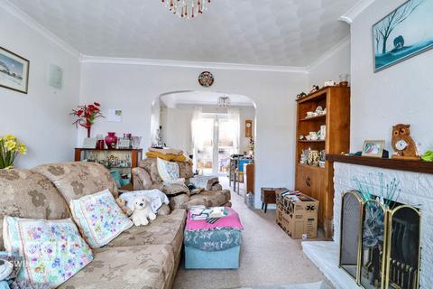 3 bedroom end of terrace house for sale, Manor Crescent, Swindon