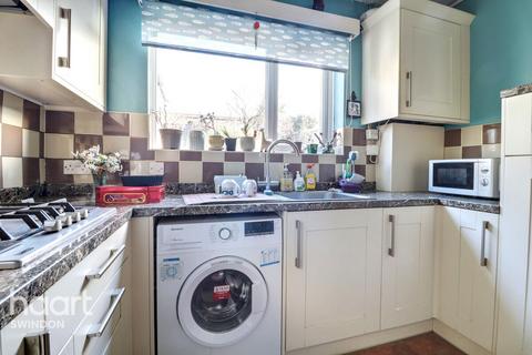 3 bedroom end of terrace house for sale, Manor Crescent, Swindon