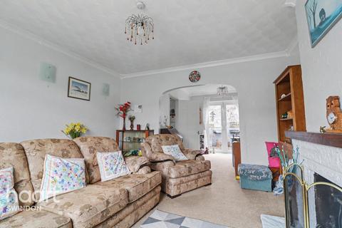 3 bedroom end of terrace house for sale, Manor Crescent, Swindon