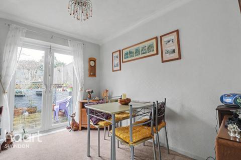 3 bedroom end of terrace house for sale, Manor Crescent, Swindon