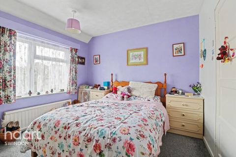 Manor Crescent, Swindon