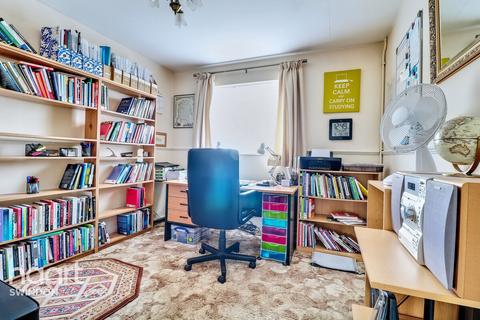 2 bedroom bungalow for sale, Harlech Close, Swindon