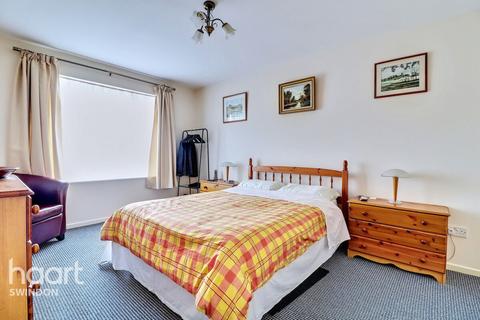 undefined, Harlech Close, Swindon