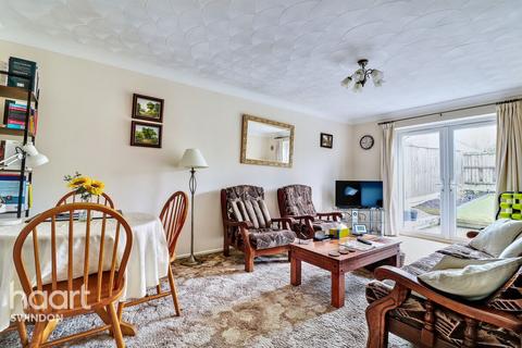 undefined, Harlech Close, Swindon