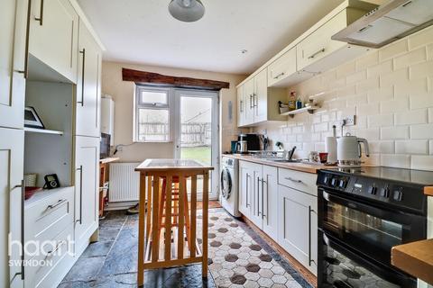 2 bedroom bungalow for sale, Harlech Close, Swindon