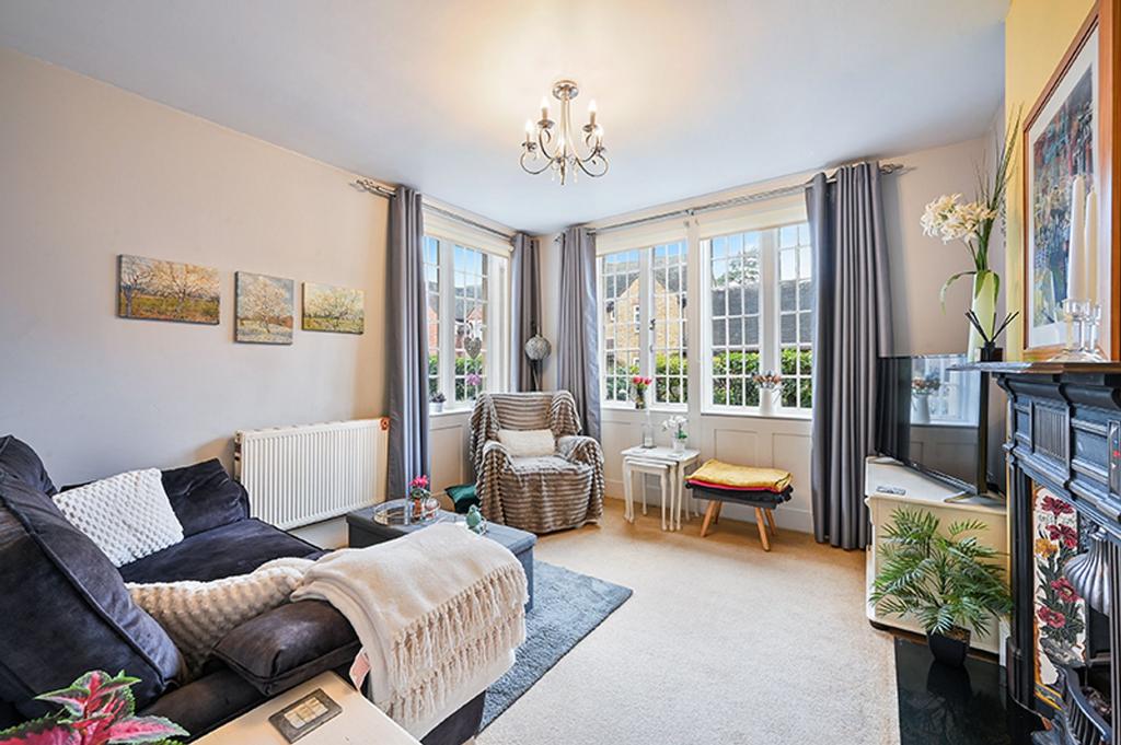Ewell Court Grove, West Street KT17 1 UX