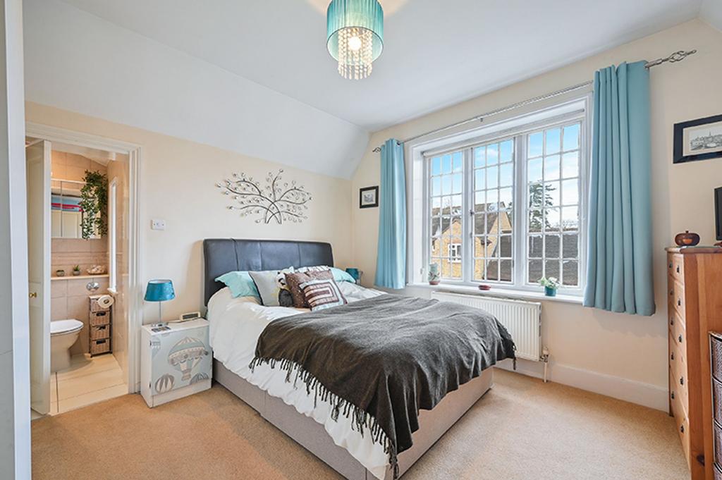 Ewell Court Grove, West Street KT17 1 UX