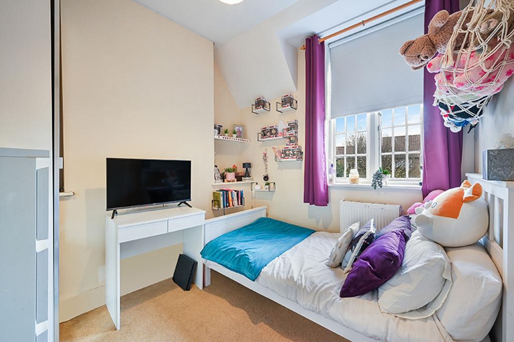 Ewell Court Grove, West Street KT17 1 UX