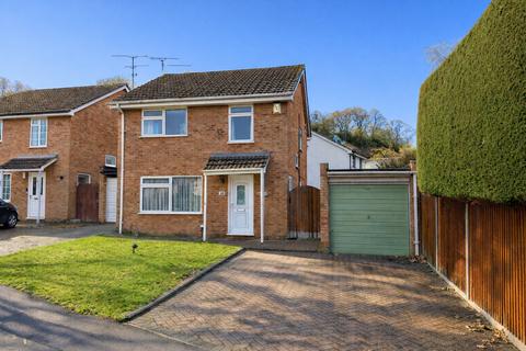 3 bedroom detached house for sale - Stoneleigh Court, FRIMLEY GU16