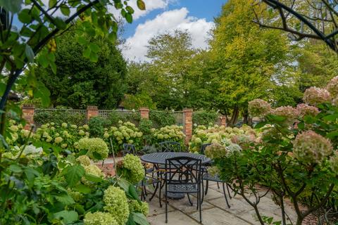 4 bedroom semi-detached house for sale, Lower Cookham Road Maidenhead, Berkshire SL6 8JZ