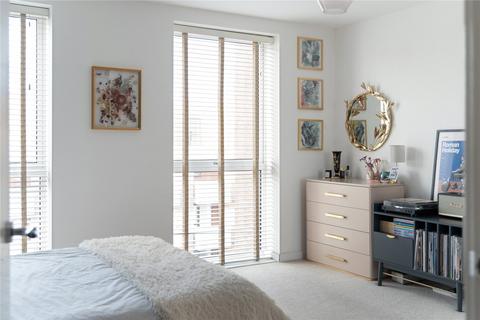 1 bedroom penthouse for sale, Bathurst Square, London, N15
