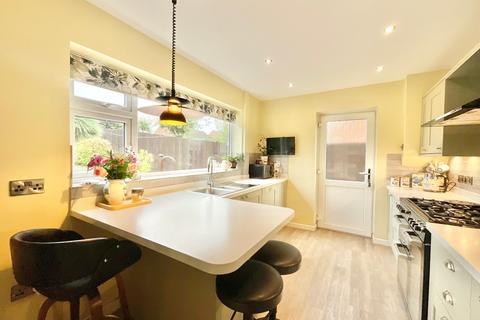 3 bedroom detached house for sale, Yelverton Avenue, Stafford, ST17