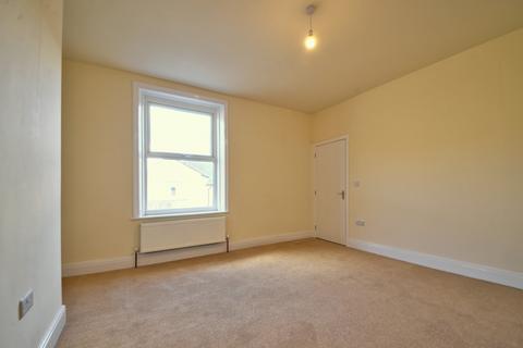 3 bedroom flat to rent, Water Street, Earby, BB18