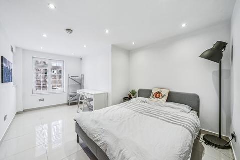 undefined, Kingston Vale, London SW15