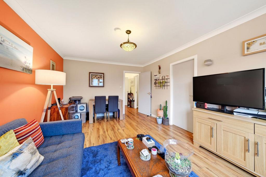 Lounge/Dining