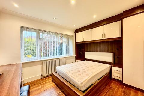 3 bedroom maisonette for sale, Laleham Avenue, London, NW7