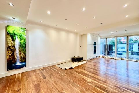 3 bedroom maisonette for sale, Laleham Avenue, London, NW7